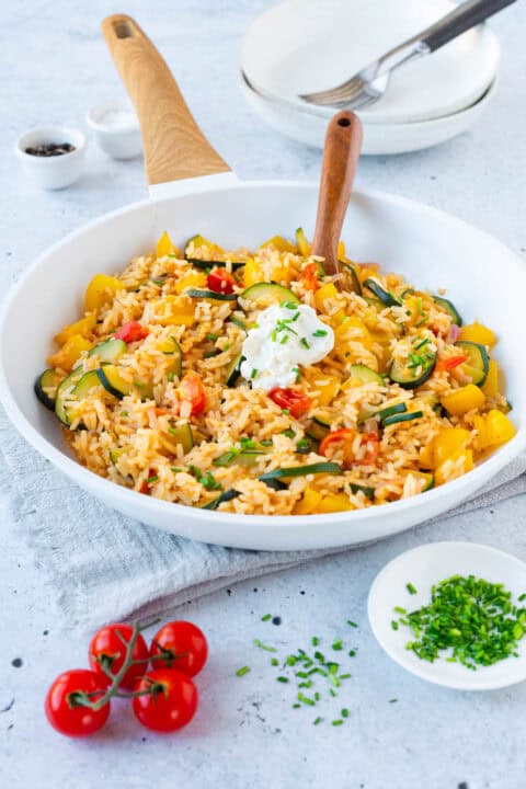 Vegetarische Reispfanne mit Gemüse