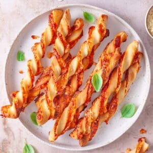 Pizzastangen aus Pizzateig Rezept.